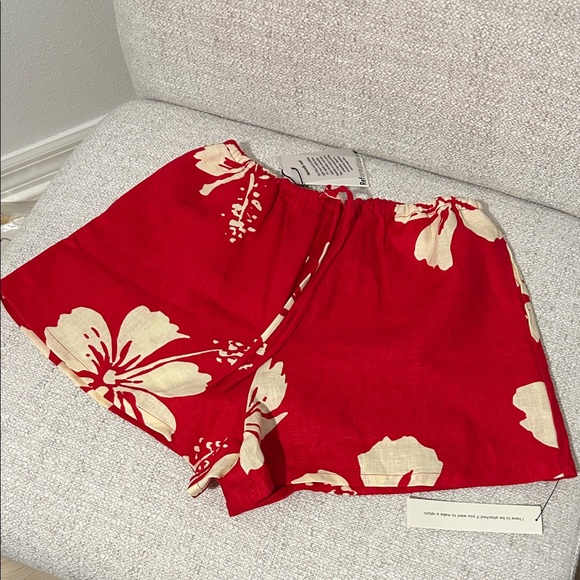 Reformation Pants - BRAND NEW Reformation Red Hibiscus Linen Shorts